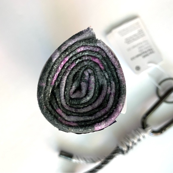 NEW🌟LULULEMON 2 PIECE COMBO SMALL TOWEL & YOU HOLD THE KEYCHAIN ACCESSORIES BNWT - Picture 2 of 7